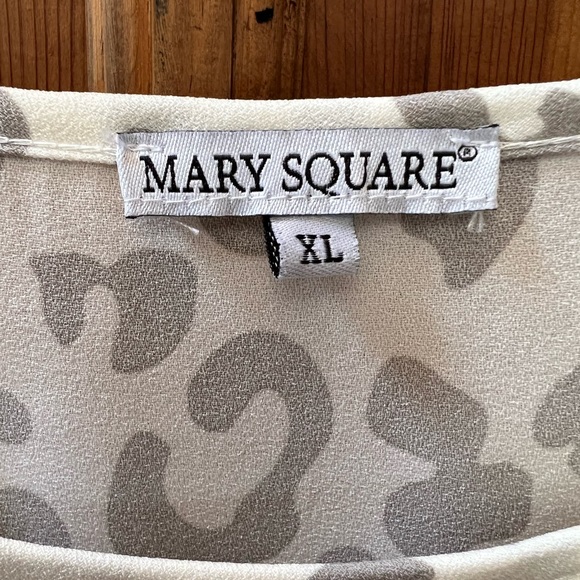 Mary Square Size XL Animal Print Blouse - Picture 2 of 3
